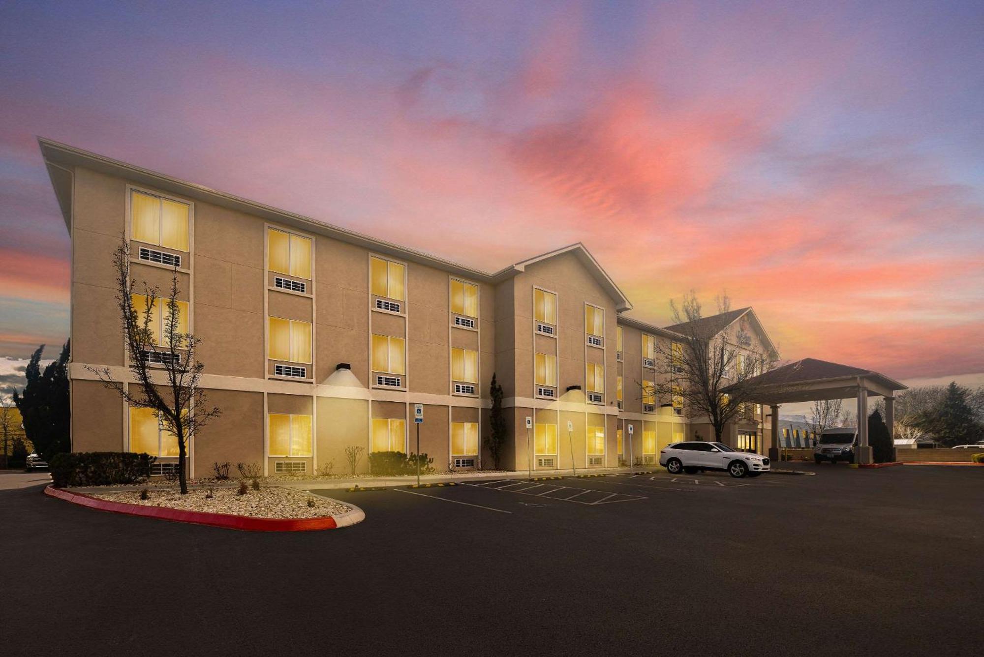 Comfort Inn & Suites Airport Convention Center Reno Exterior foto